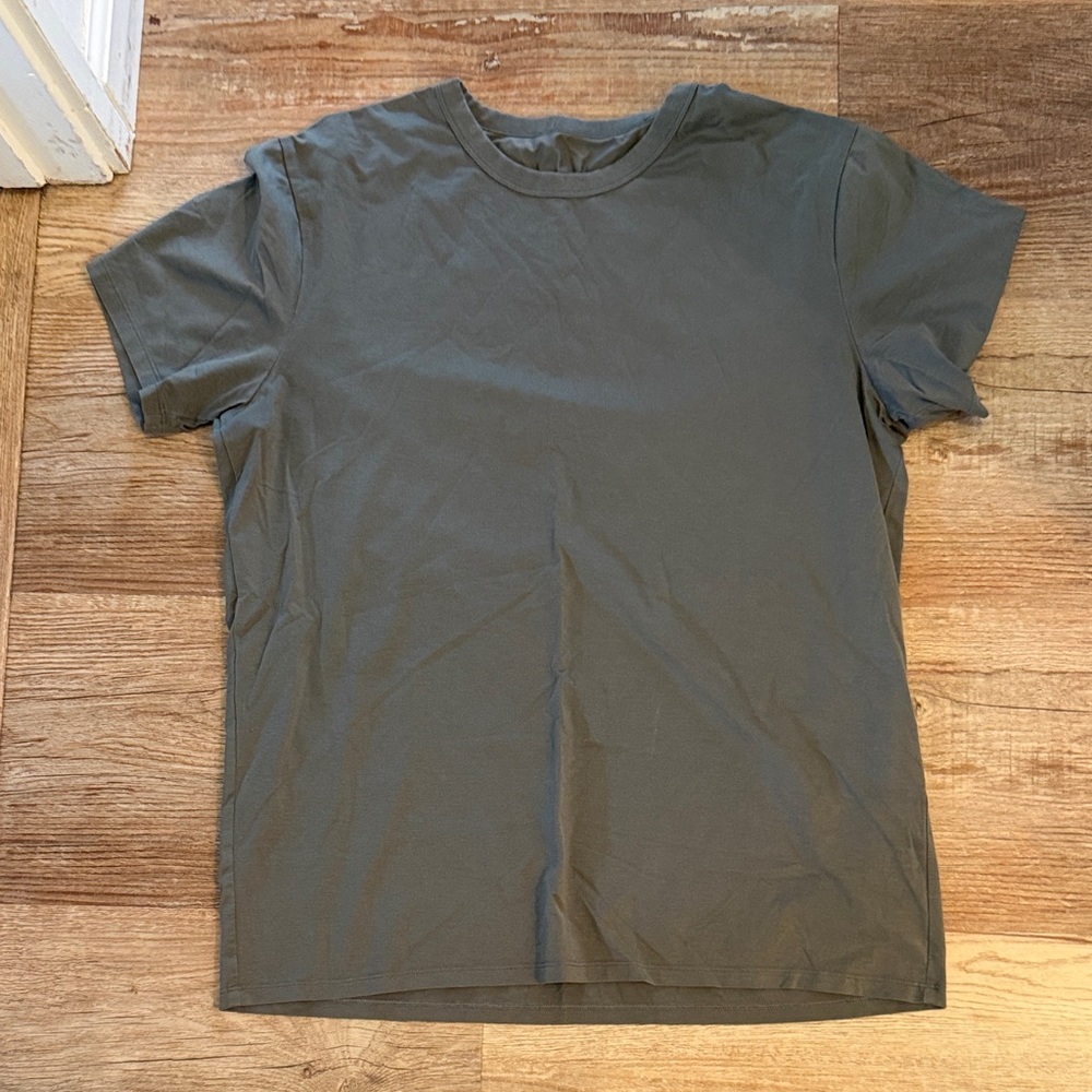 Lululemon Men's Classic Greenish T-Shirt size Small